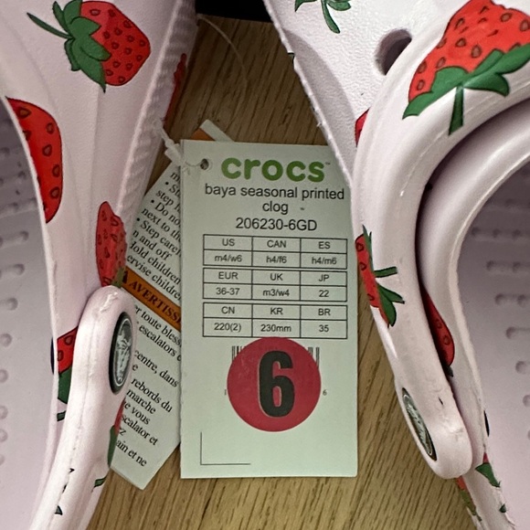 NWT - Crocs Baya Seasonal Printed Clog Ballerina Pink Strawberry M4/W6 - Picture 3 of 6